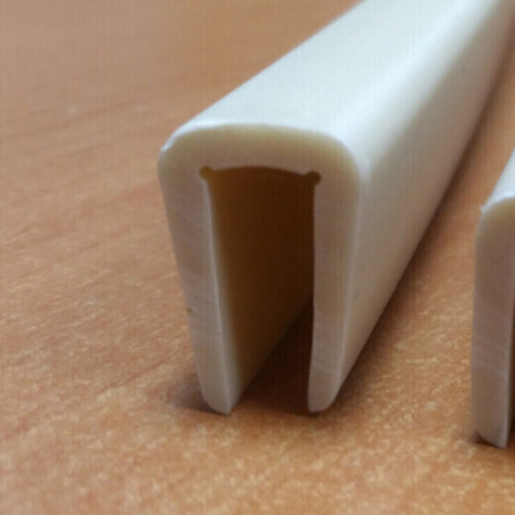 ПРИВАЛЬНЫЙ БРУС ПВХ T 382