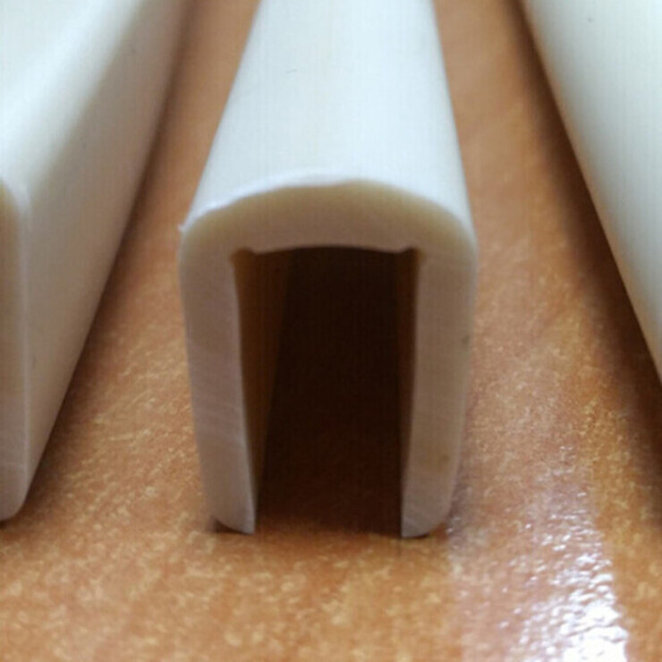 ПРИВАЛЬНЫЙ БРУС ПВХ T 37