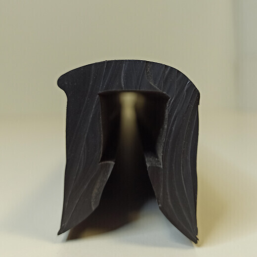 ПРИВАЛЬНЫЙ БРУС ПВХ T 782