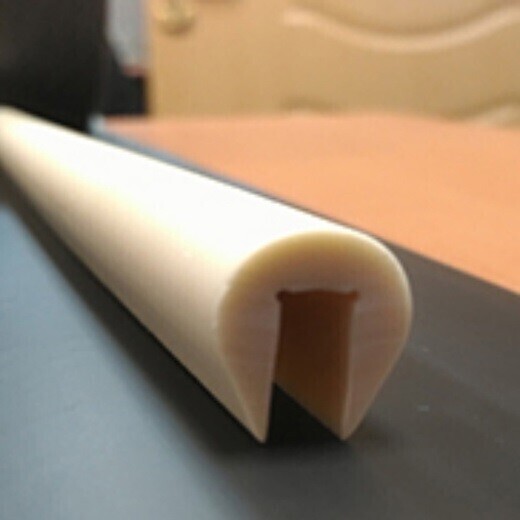 ПРИВАЛЬНЫЙ БРУС ПВХ T 380